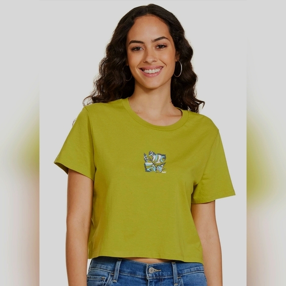 Levi's Tops - Levi's Cropped Tshirt Size XXL